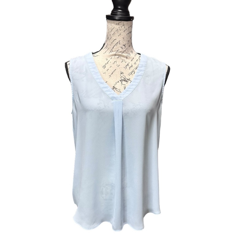 Lex & Madison Light Blue Sleeveless V-Neck Blouse Size Medium